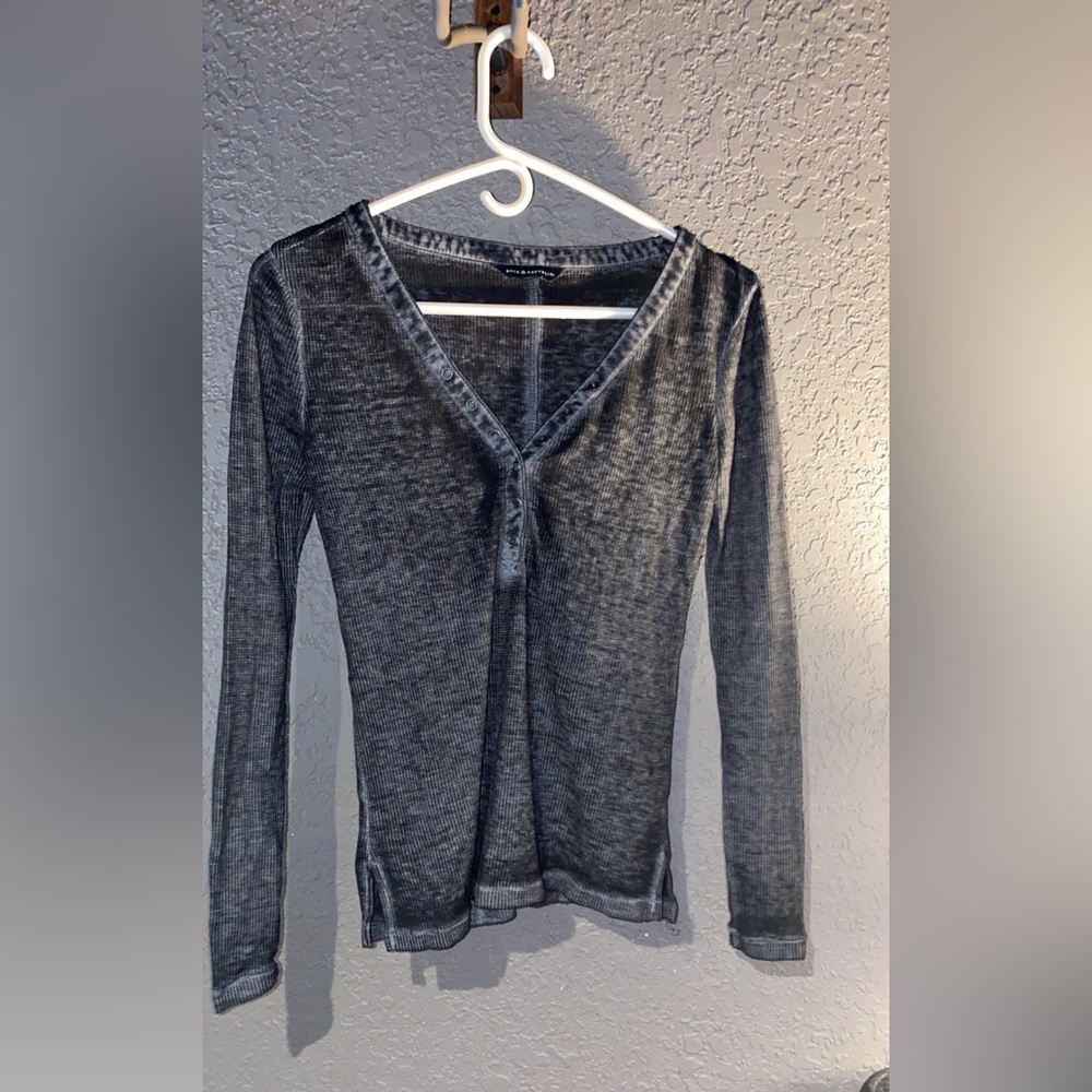 🖤🌑Rock & Republic Washed Long Sleeve T-Shirt 🖤🌑